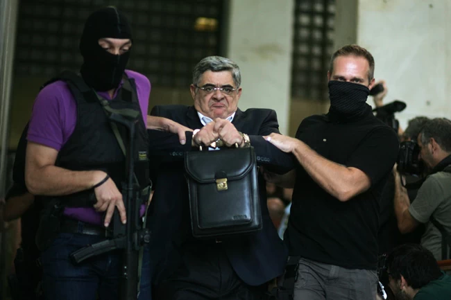 Τον Σεπτέμβριο του 2013, ο Νίκος Μιχαλολιάκος συλλαμβάνεται με την κατηγορία της σύστασης εγκληματικής οργάνωσης, μαζί με σειρά κορυφαίων στελεχών του κόμματος. Είναι η πρώτη φορά από την αποκατάσταση της Δημοκρατίας, όπου αρχηγός κόμματος συλλαμβάνε