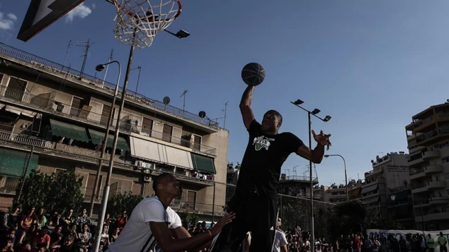 Οι Αντετοκούνμπο καρφώνουν... στα Σεπόλια