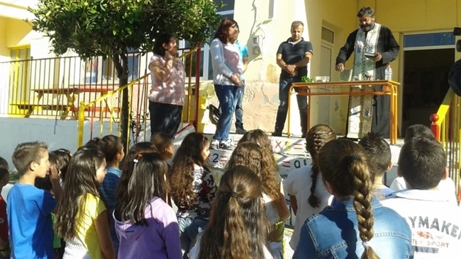 Αγιασμός σε σχολεία με καθυστέρηση 3 εβδομάδων στην Κρήτη (φωτο)