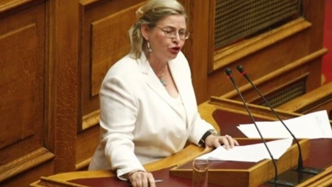 Ρατσιστικός οχετός από το βήμα της Βουλής από τη Ζαρούλια
