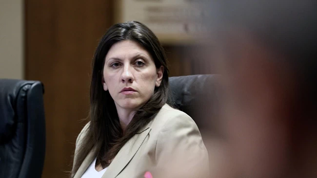 Επίθεση της Ζωής Κωνσταντοπούλου σε Τσίπρα - Βαρουφάκη: "Δεν είναι Αριστεροί, ξεπούλησαν την περιουσία της χώρας"