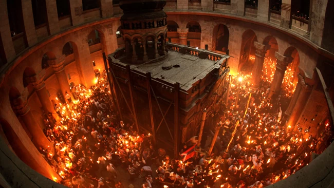Η τελετή του Αγίου Φωτός, η παράδοση και η Ιστορία της
