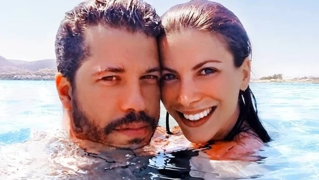 Χάρης Βαρθακούρης: Σπάνια δημόσια έξοδος με την κούκλα σύζυγό του