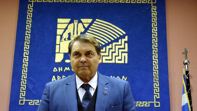 Φάουλ η απόφαση Μητσοτάκη να δώσει "συγχωροχάρτι" στον ακροδεξιό Καμπόσο- Τι έγραψε ο Ηλίας Κανέλλης