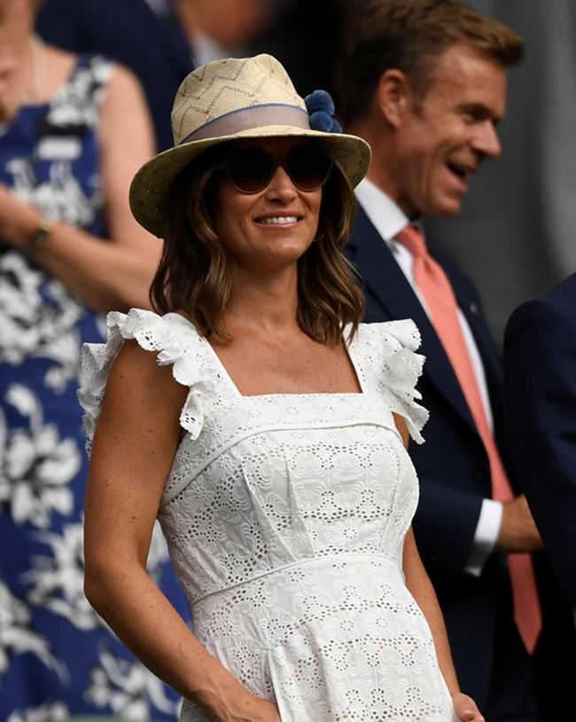 Πίπα Μίντλετον: Στις κερκίδες του Wimbledon με το πιο όμορφο λευκό φόρεμα