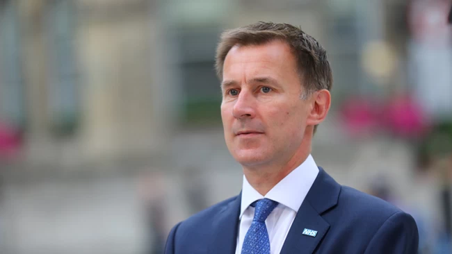 Βρετανία: Μετράει ημέρες η Λιζ Τρας- "Αποκεφάλισε" τον υπουργό Οικονομικών μήπως και σωθεί- Πρώτη κωλοτούμπα...