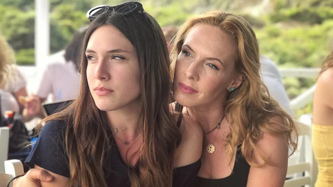 Full in love η πεντάμορφη κόρη της Εβελίνας Παπούλια