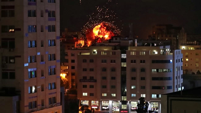 Ρουκετοπόλεμος και αεροπορικές επιδρομές στη Γάζα