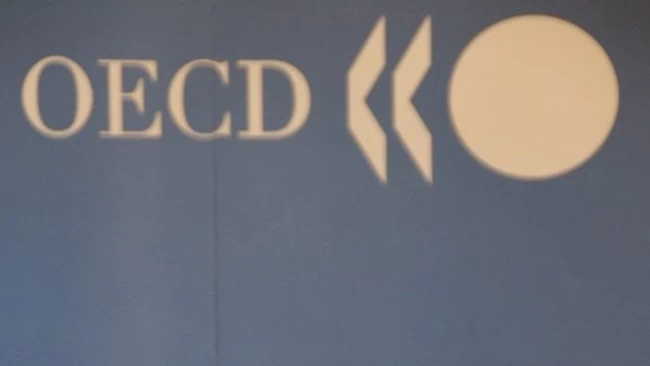 ΟΟΣΑ: Ευνοϊκή η τάση του ελληνικού χρέους παρά την πανδημία - "Καμπανάκι" για τη γήρανση του πληθυσμού