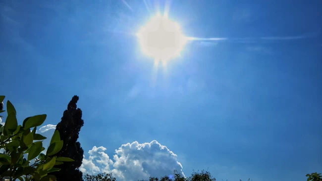 Καιρός: Ανεβαίνει ξανά η θερμοκρασία, 13-14 βαθμούς υψηλότερα για την εποχή το Σάββατο