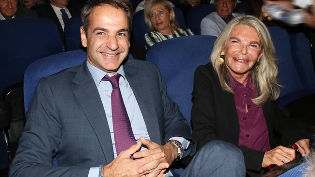 Στο θέατρο με την πεθερά του Ήβη Γόντικα ο Κυριάκος Μητσοτάκης