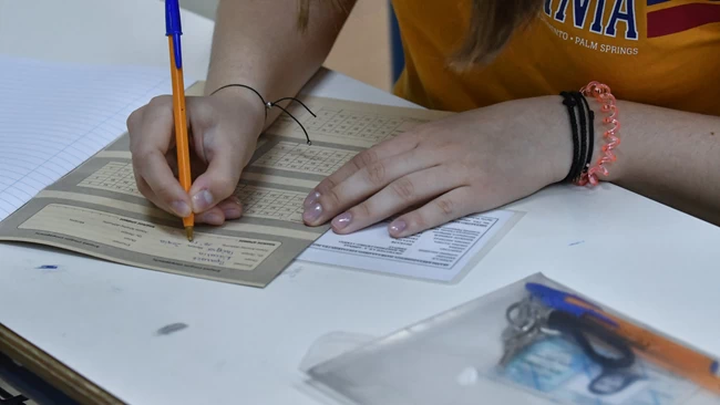 Καταγγελία για Πανελλήνιες:"Έπαθαν" τενοντίτιδα για να εξεταστούν προφορικά