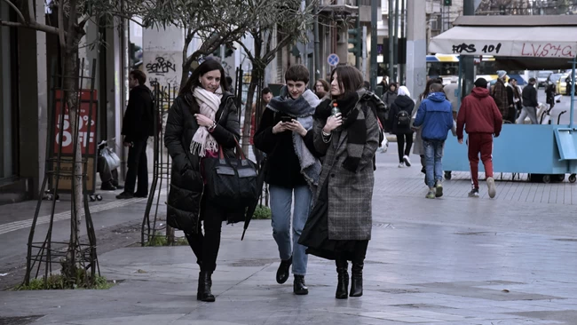 Τσουχτερό κρύο και τοπικές βροχές σε όλη τη χώρα