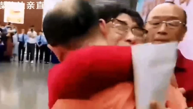 Κίνα: Βρήκαν τον γιό τους μετά από 33 χρόνια- Τον απήγαγαν όταν ήταν 4 ετών [εικόνες - βίντεο]