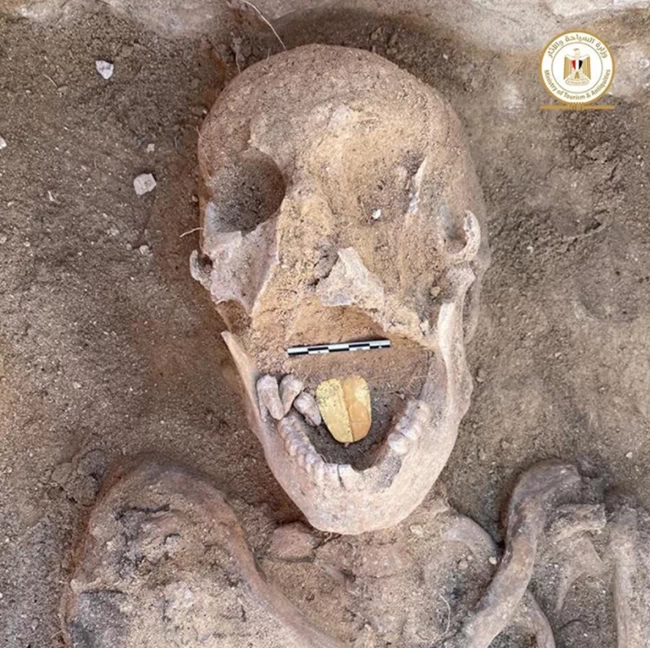 Βρέθηκε στην Αίγυπτο μούμια 2.000 ετών με χρυσή γλώσσα - Για να μπορεί να μιλάει στους θεούς [Εικόνες]