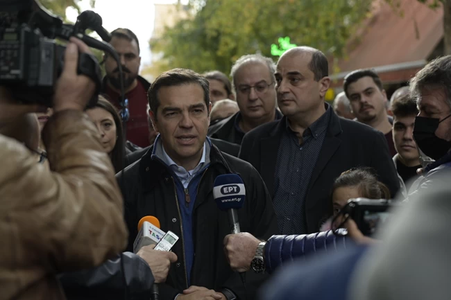Τσίπρας: Οι εξυπνάδες Μητσοτάκη δεν μειώνουν τις τιμές ούτε προστατεύουν την πρώτη κατοικία από τα "κοράκια"