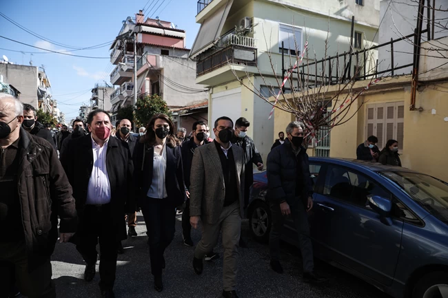 Τσίπρας στη Νίκαια: "Η ακρίβεια έχει σαρώσει τα πάντα, οι υπουργοί να βγουν από τη γυάλα"