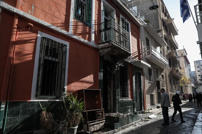 Πυρκαγιά σε μονοκατοικία στο κέντρο της Αθήνας - Δύο παιδιά στο νοσοκομείο