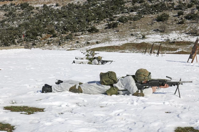 Κομάντο στα χιόνια: Εντυπωσιακές εικόνες από την εκπαίδευση Ελλήνων αξιωματικών