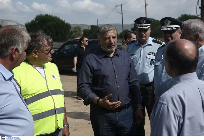Ο Πατούλης φώναξε το ...ιππικό στο Πάρκο Σχινιά του Μαραθώνα - Φωτογραφίες με τα άλογα