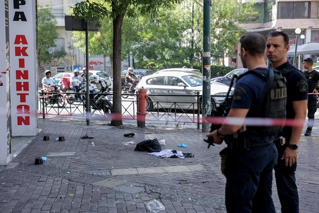 ΕΠΕΙΣΟΔΙΟ ΜΕ ΠΥΡΟΒΟΛΙΣΜΟΥΣ ΣΤΗ ΠΛΑΤΕΙΑ ΒΑΘΗ