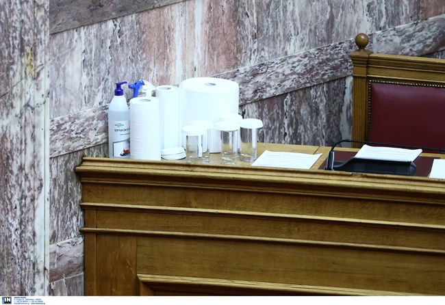 Κορωνοϊός: Υποχρεωτική η μάσκα παντού για όλους πλέον στη Βουλή- Ακόμα και στους διαδρόμους Vouli_Antisiptika_29072020
