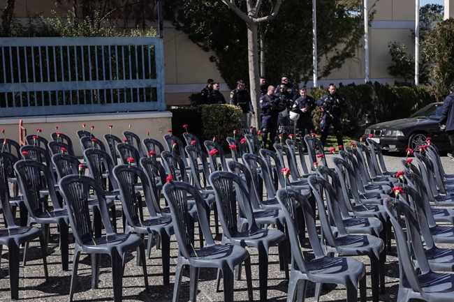 ΜΑΥΡΕΣ ΚΑΡΕΚΛΕΣ ΤΕΜΠΗ