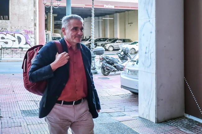 ΣΥΡΙΖΑ: Η Ομπρέλα ετοιμάζει… βαλίτσες - Ολοι εναντίον όλων λίγο πριν τη διάσπαση
