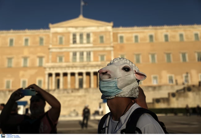 μασκες διαδηλωση