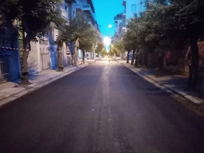 Δήμος Αθηναίων: Συνεχίζονται μέρα και νύχτα οι ασφαλτοστρώσεις σε δρόμους της πόλης