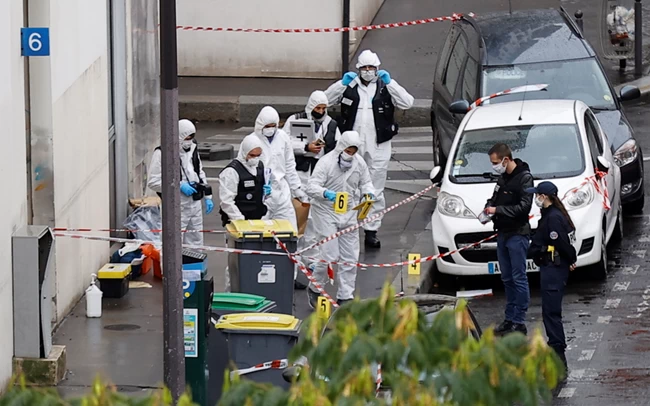 Charlie Hebdo: Υπό κράτηση άλλοι 5 άνδρες για την επίθεση στα παλιά γραφεία του περιοδικού