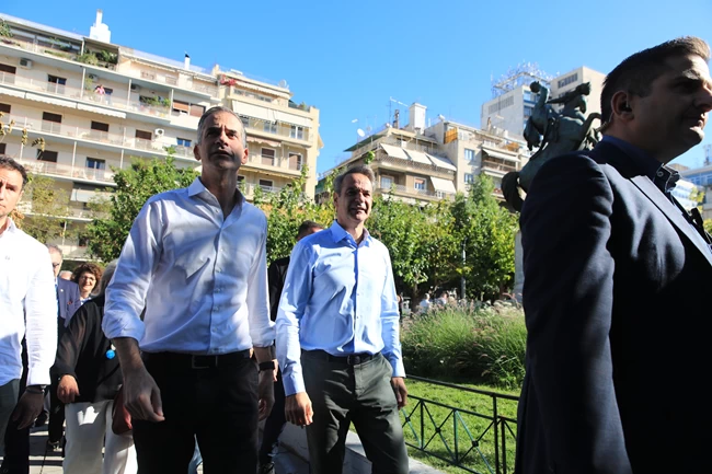 Περιοδεία Μητσοτάκη με Κ. Μπακογιάννη: "Οι πολίτες θα εκτιμήσουν την αυτοκριτική"...σχολίασε για τον Μεγάλο Περίπατο
