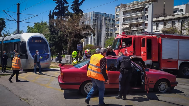 Σύγκρουση Ι.Χ. με τραμ στην Καλλιρρόης