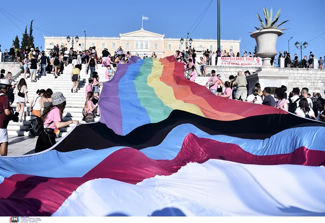 Athens Pride: Υπουργοί, ο Τσίπρας και στελέχη κομμάτων στην μεγάλη πορεία Υπερηφάνειας [εικόνες]