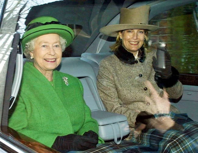 QUEEN ELIZABETH BLANKET