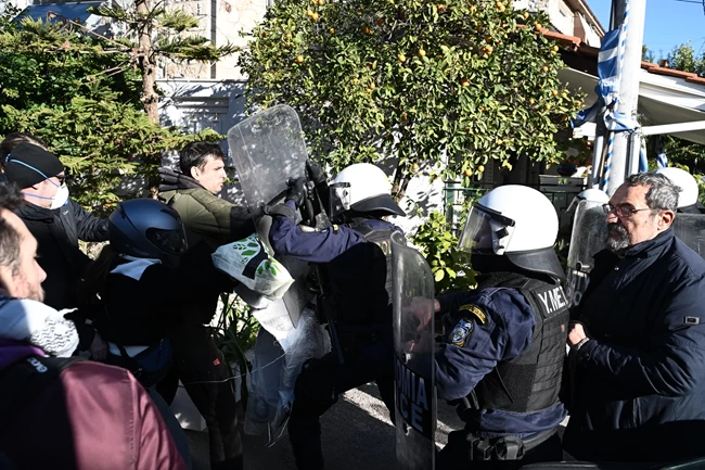 ΕΞΩΣΗ ΑΝΩ ΠΕΤΡΑΛΩΝΑ