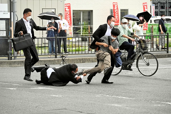 Ιαπωνία: Ο δολοφόνος του Άμπε συναρμολόγησε το όπλο από εξαρτήματα που αγόρασε στο διαδίκτυο - Ετοίμαζε για μήνες την επίθεση