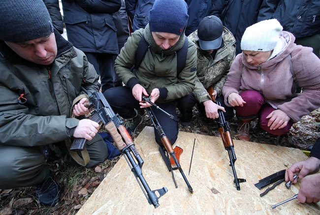 Ουκρανοί πολίτες με όπλα