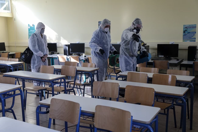 Κοροναϊός: Απολυμαίνουν το Λύκειο- Γυμνάσιο της Γλυφάδας [φωτό]