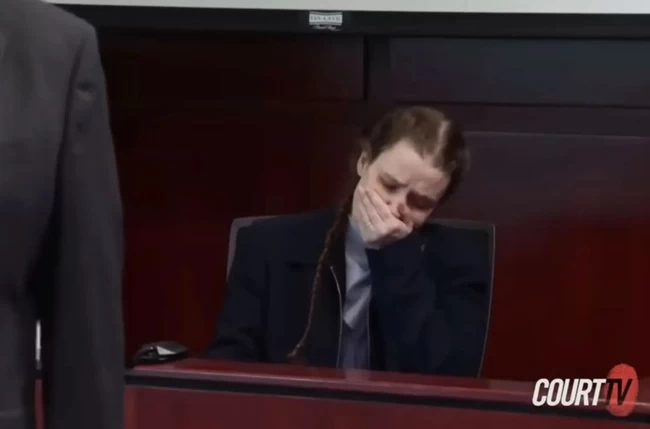 ΗΠΑ: Παιδοκτόνος κάνει εμετό μόλις της δείχνουν φωτογραφίες - σοκ του γιου της που τον άφησε να πεθάνει από ασιτία