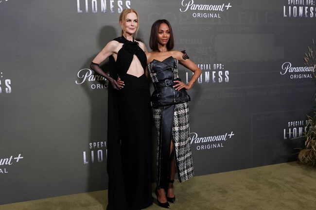 Αλαβάστρινη η Νικόλ Κίντμαν: Η θεαματική εμφάνιση με φόρεμα με τεράστιο άνοιγμα στους κοιλιακούς της