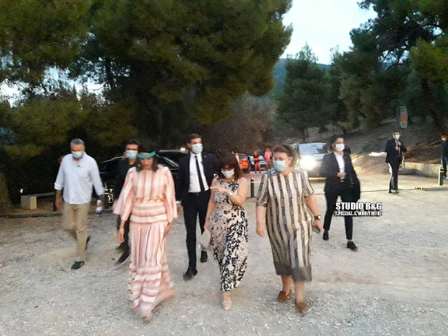Το παρασκήνιο της ματαίωσης της Μήδειας του Μπόστ στην Επίδαυρο- "Στόχος ήταν να ταπεινωθεί η Μενδώνη"