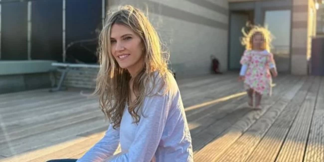 Η Εύα Καϊλή επέστρεψε στο Ευρωκοινοβούλιο - Περπάτησε στους διαδρόμους μαζί με την κόρη της