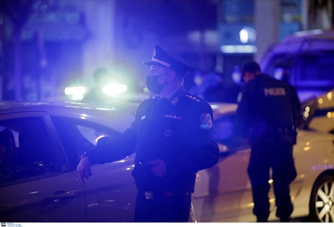 Επιχείρηση "Αντι-ρεβεγιόν": Σε χρόνο ρεκόρ η πρώτη καταγγελία - Το πάρτι στο μπαλκόνι και το μίνι καζίνο στο Βόλο