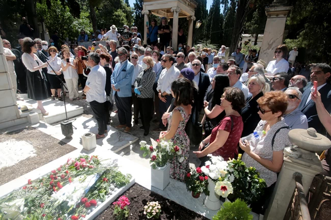 μνημοσυνο Γλέζου