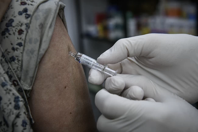 Μαγιορκίνης για εμβόλια: Έχουμε πολύ δρόμο να διανύσουμε - Το ερώτημα είναι πόσοι θα χρειαστεί να εμβολιαστούν