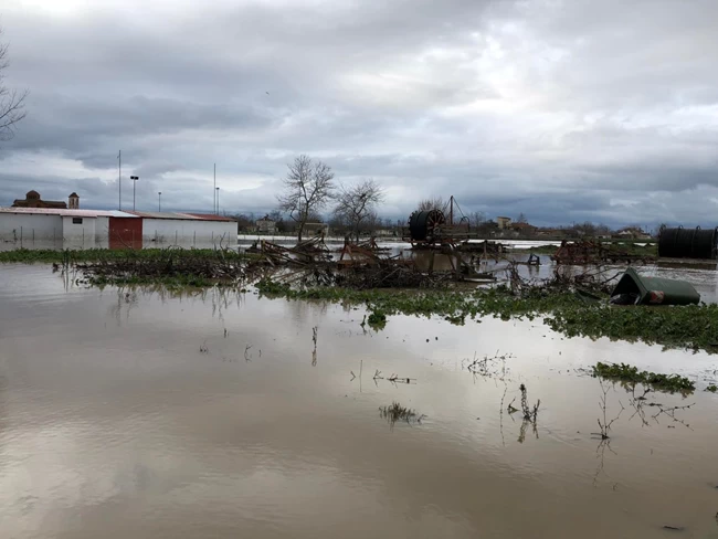 Εικόνες από πλημμυρισμένες εκτάσεις στην Υπέρεια Φαρσάλων
