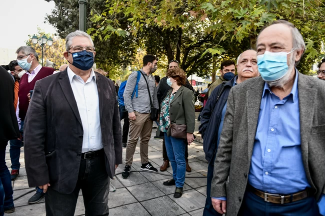 Συγκέντρωση πυρόπληκτων στο Σύνταγμα: ''Όλοι οι πληγέντες είμαστε μια γροθιά - Διεκδικούμε να μείνουμε στον τόπο μας''