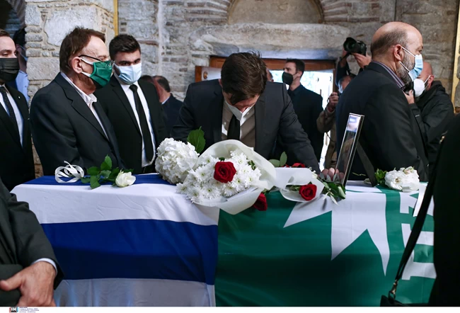 Κηδεία Φώφης Γεννηματά: Απαρηγόρητος ο στενός της συνεργάτης Παύλος Χρηστίδης [εικόνες]