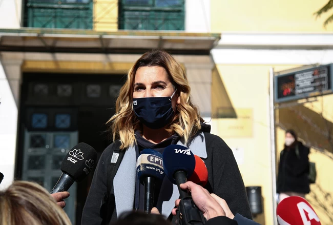Σοφία Μπεκατώρου: Παίζει στο χιόνι με τον γιο και την κόρη της - "Ένα τυπικό ατύχημα"